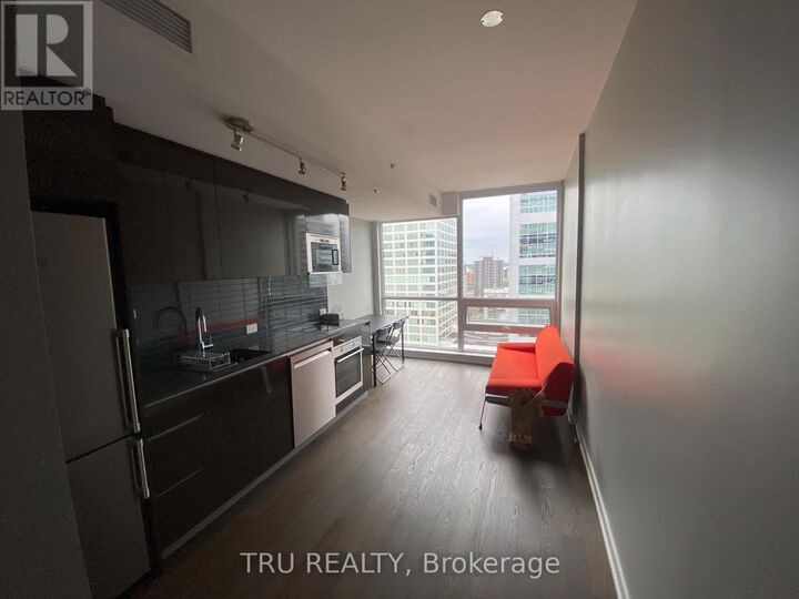 Property Photo:  199 Slater Street  ON K1P 0C8 