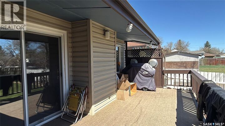 Property Photo:  72 11th Street  SK S4H 1J3 