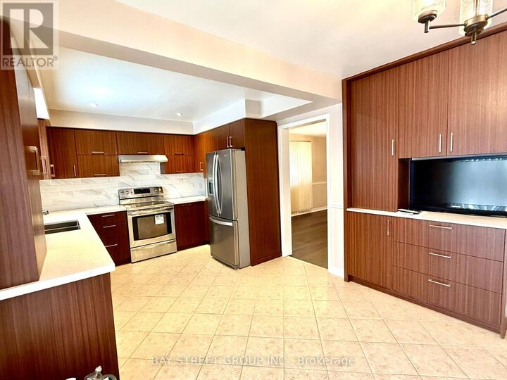 Property Photo:  4497 Longmoor Road Room 2  ON L5M 4H6 