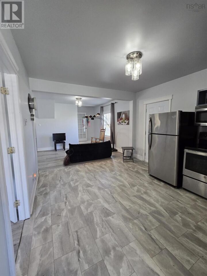 66 Oak Street — photo 1