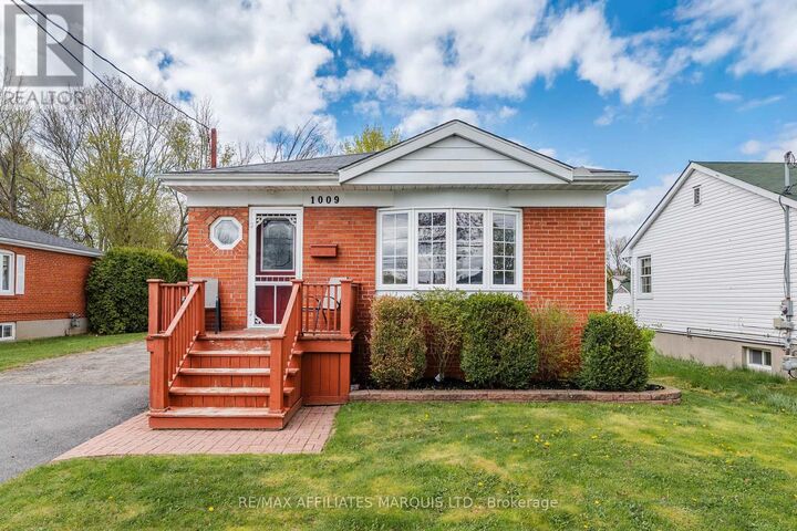 Property Photo:  1009 Leonard Avenue  ON K6J 1M1 