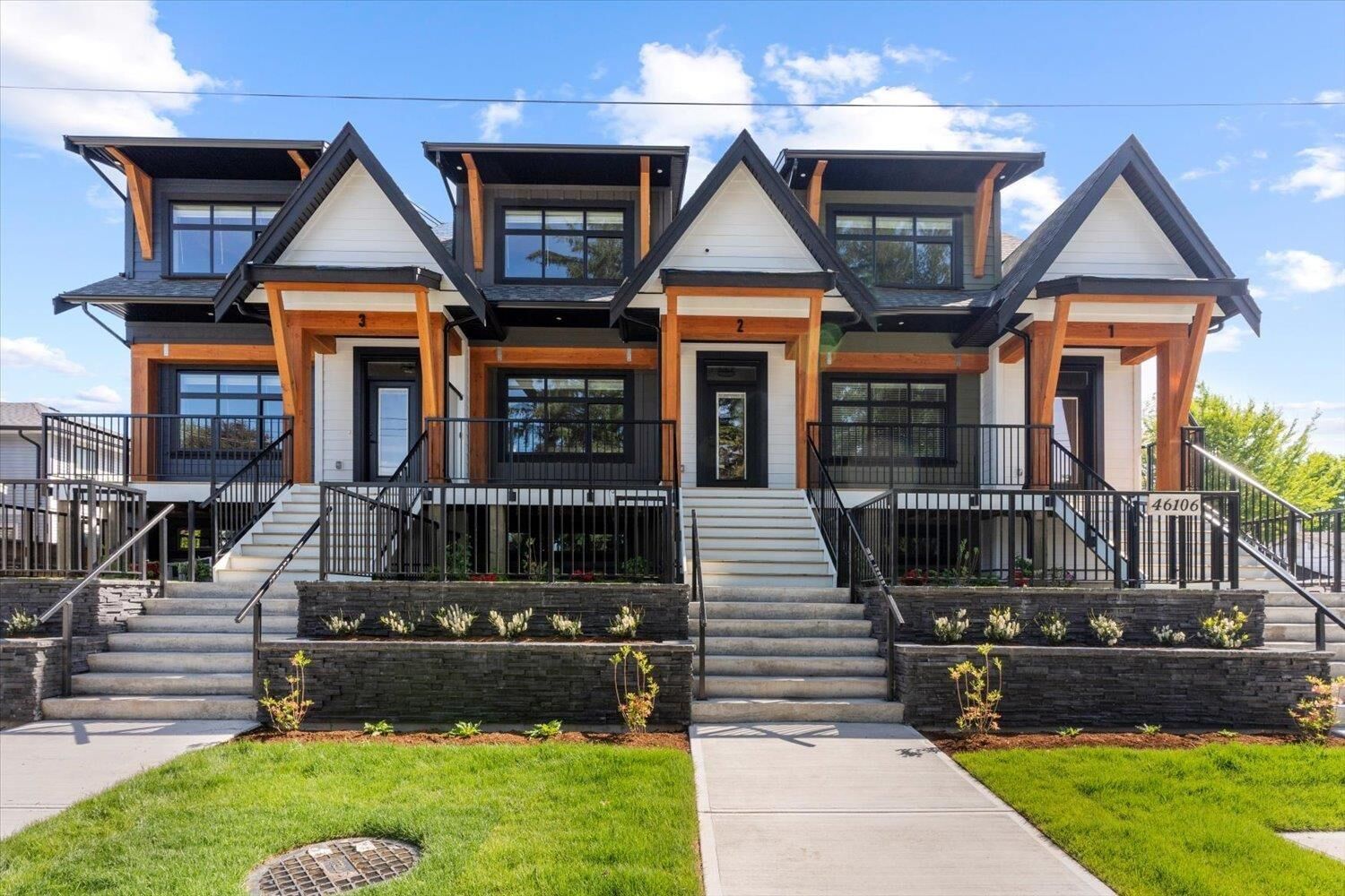 Property Photo: 46106 Riverside Drive 2 BC V2P 3K9