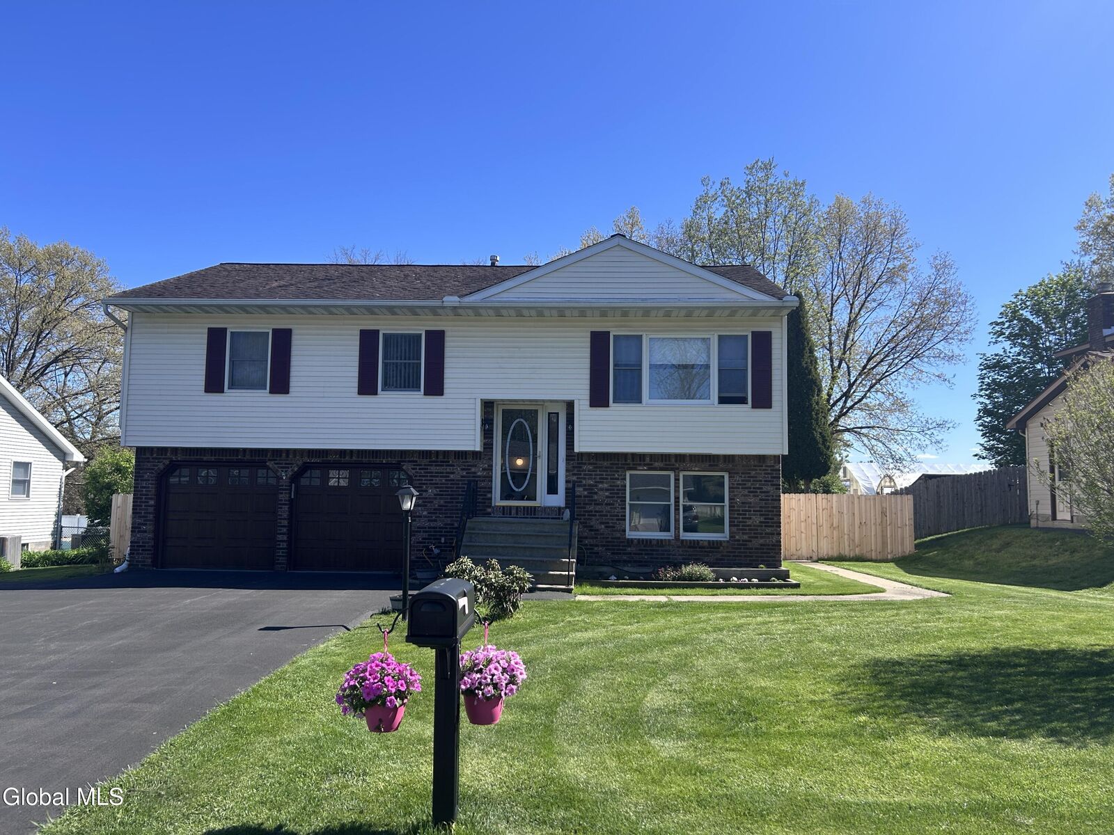 Property Photo:  6 Rolling Hills Road  NY 12309 