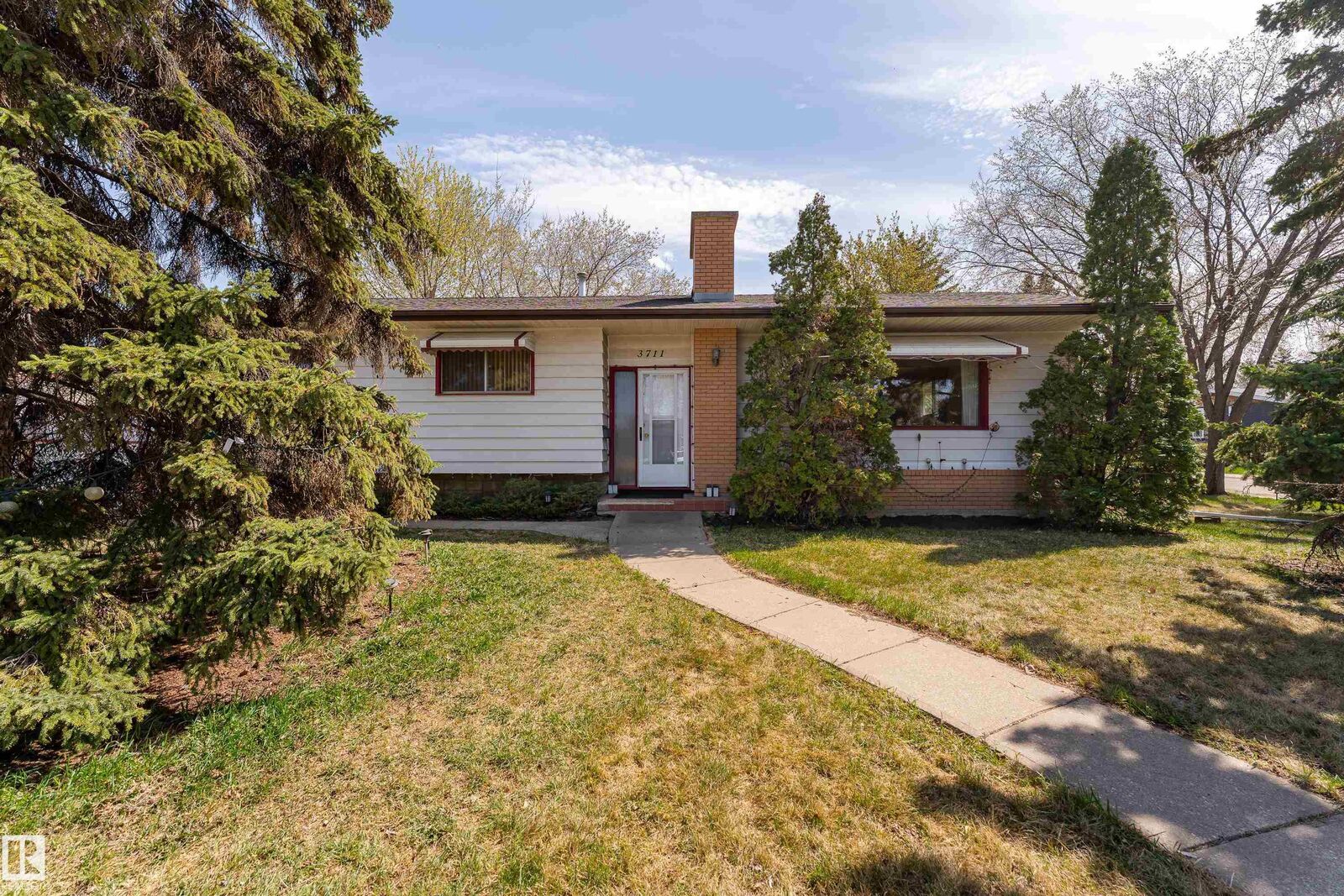 Property Photo:  3711 118 Street NW  AB T6J 1W8 