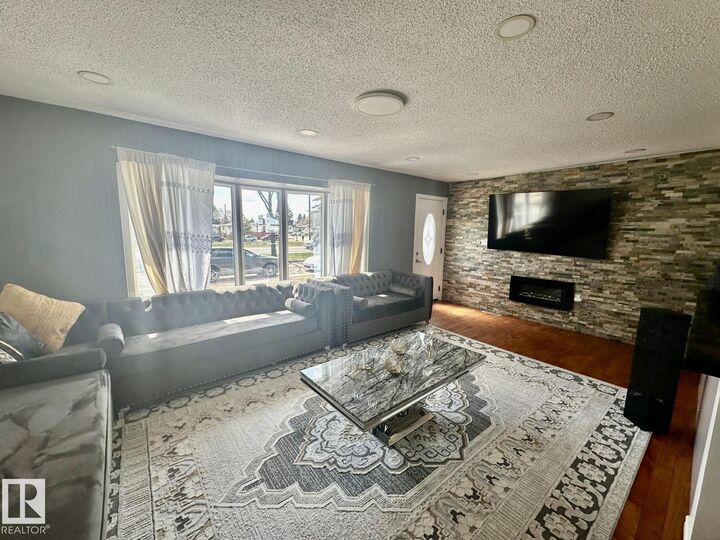Property Photo:  8620 137 Avenue NW  AB T5E 1X0 