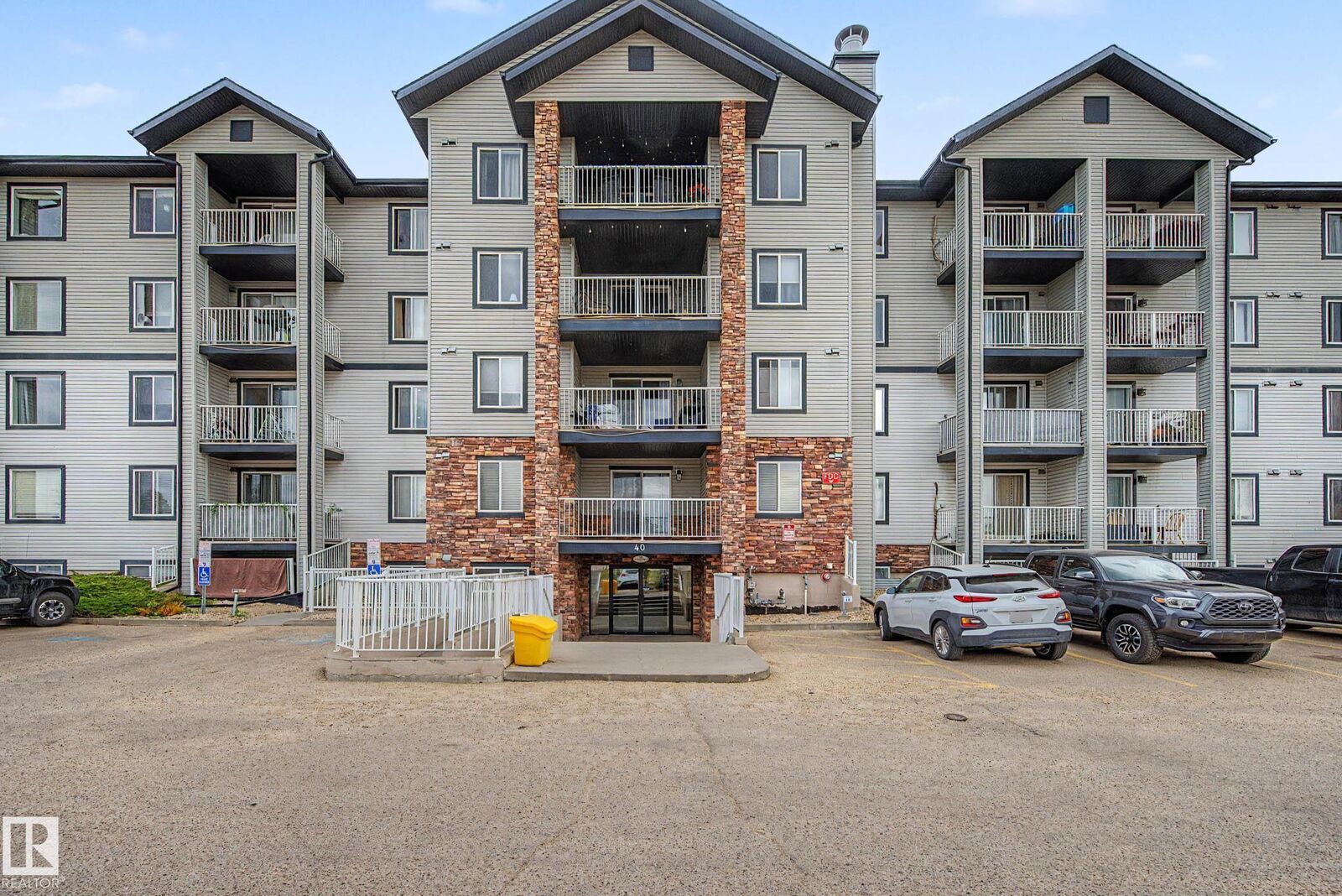 Property Photo:  40 Summerwood Boulevard 119  AB T8H 0C3 