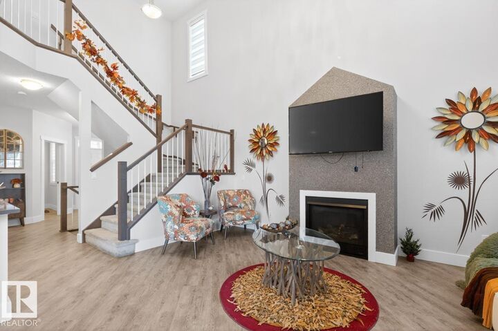 Property Photo:  7942 Erasmus Crescent NW  AB T6M 0S2 