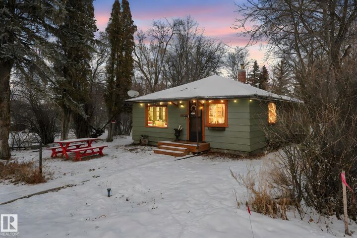 Property Photo:  5043 48 St  AB T4S 1C6 