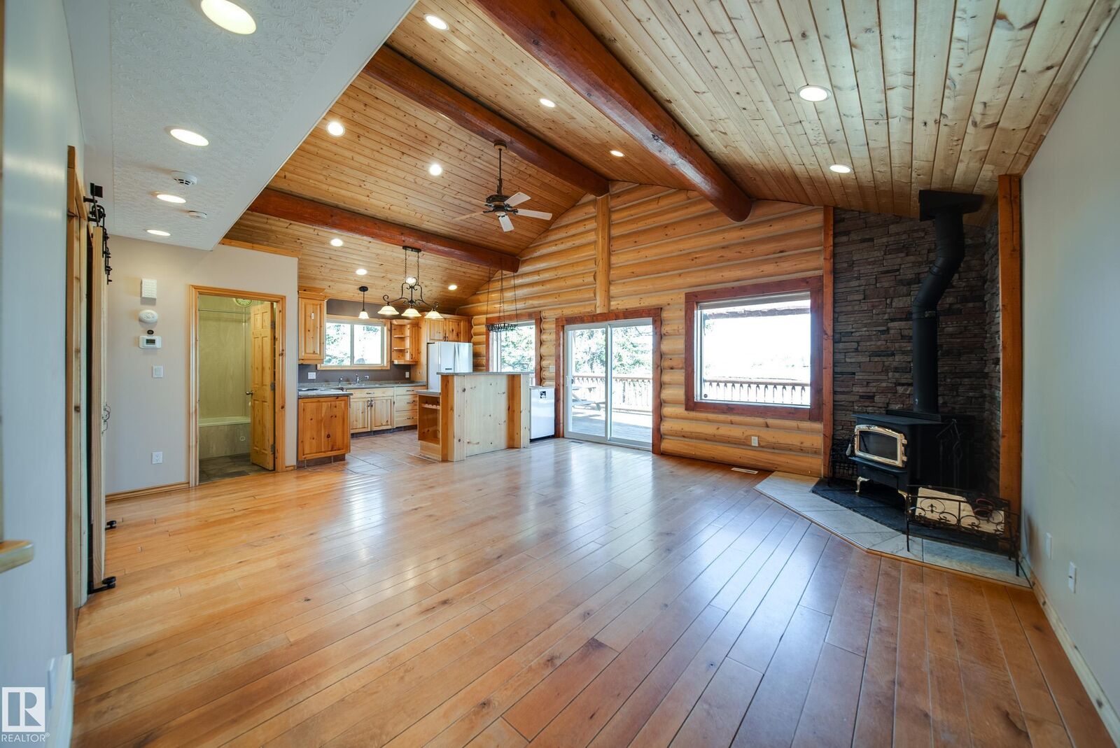 Photo de la propriété:  436 Lakeview Drive  AB T0E 1V0 