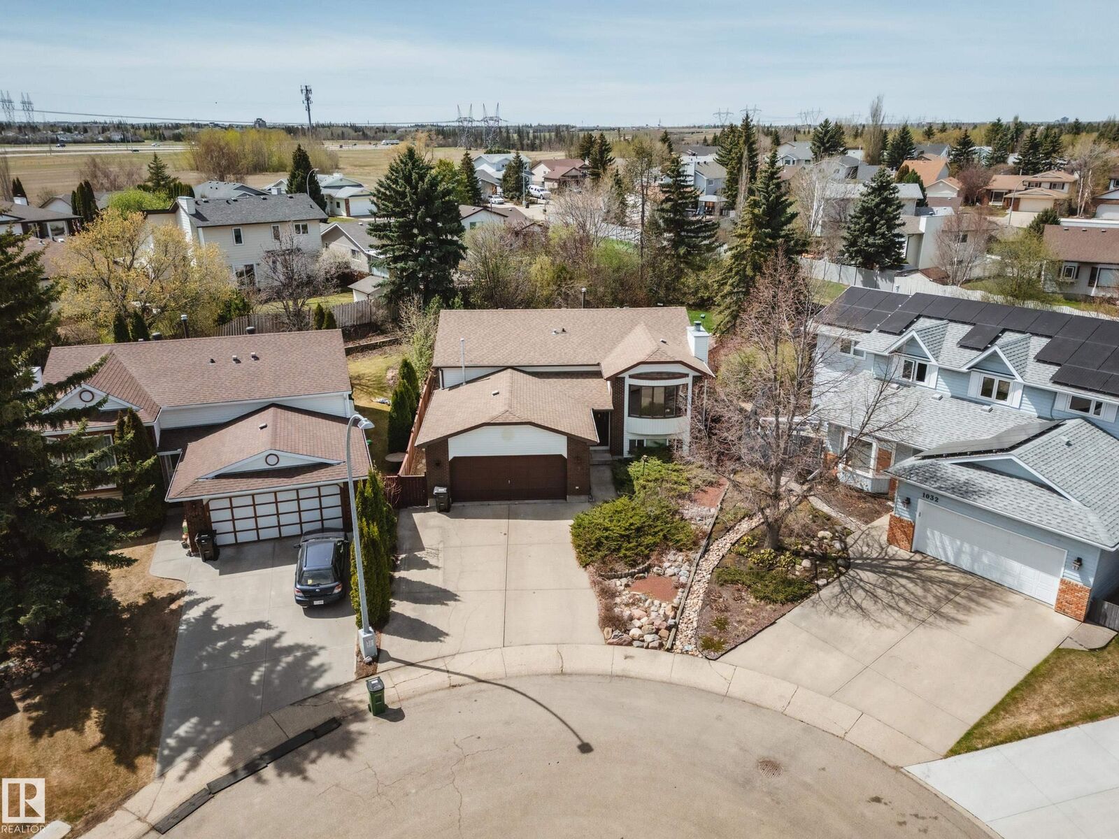 Property Photo:  1030 106 Street NW  AB T6J 6H1 