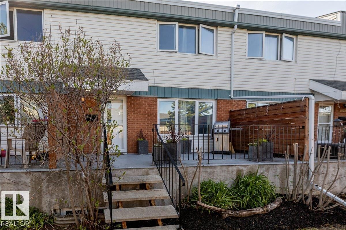 Property Photo:  14222 91 Avenue NW  AB T5R 4Y4 