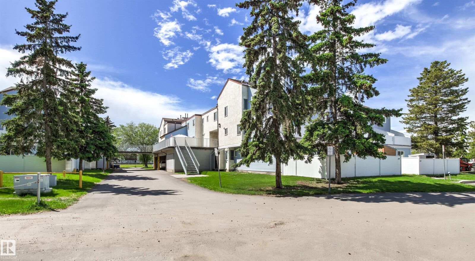 Property Photo:  53 Lancaster Terrace NW  AB T5X 5B4 