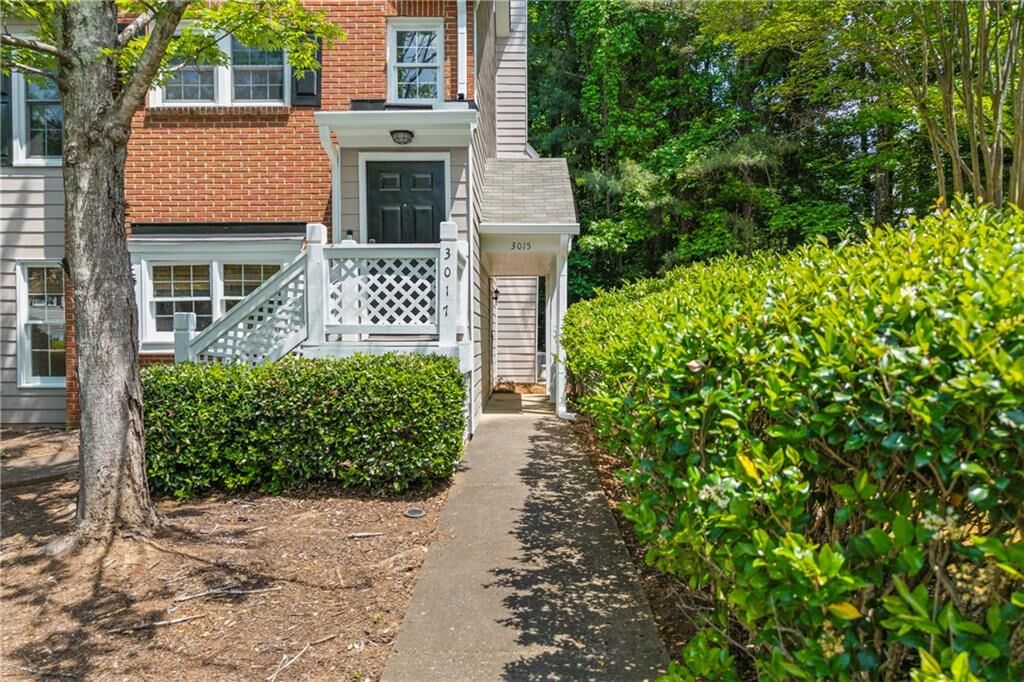Property Photo: 3015 Camden Way GA 30005