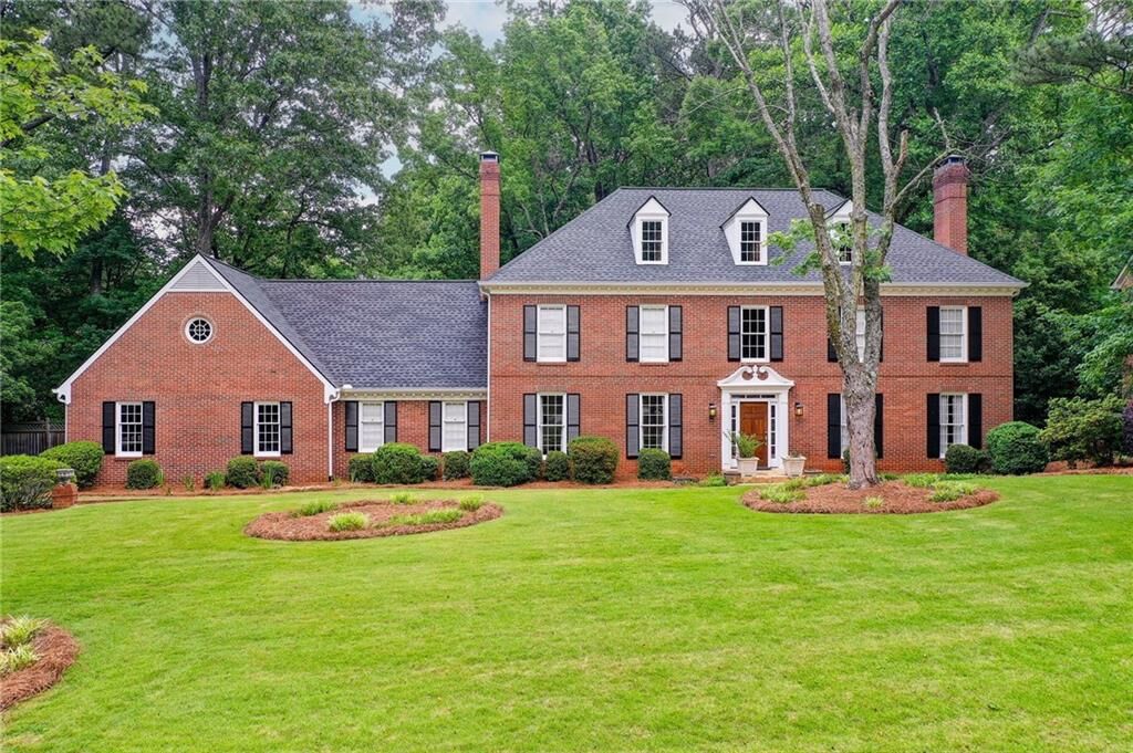 Property Photo:  625 River Chase Point  GA 30328 