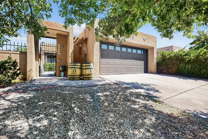 Property Photo:  10433 Camino Del Oso NE  NM 87111 