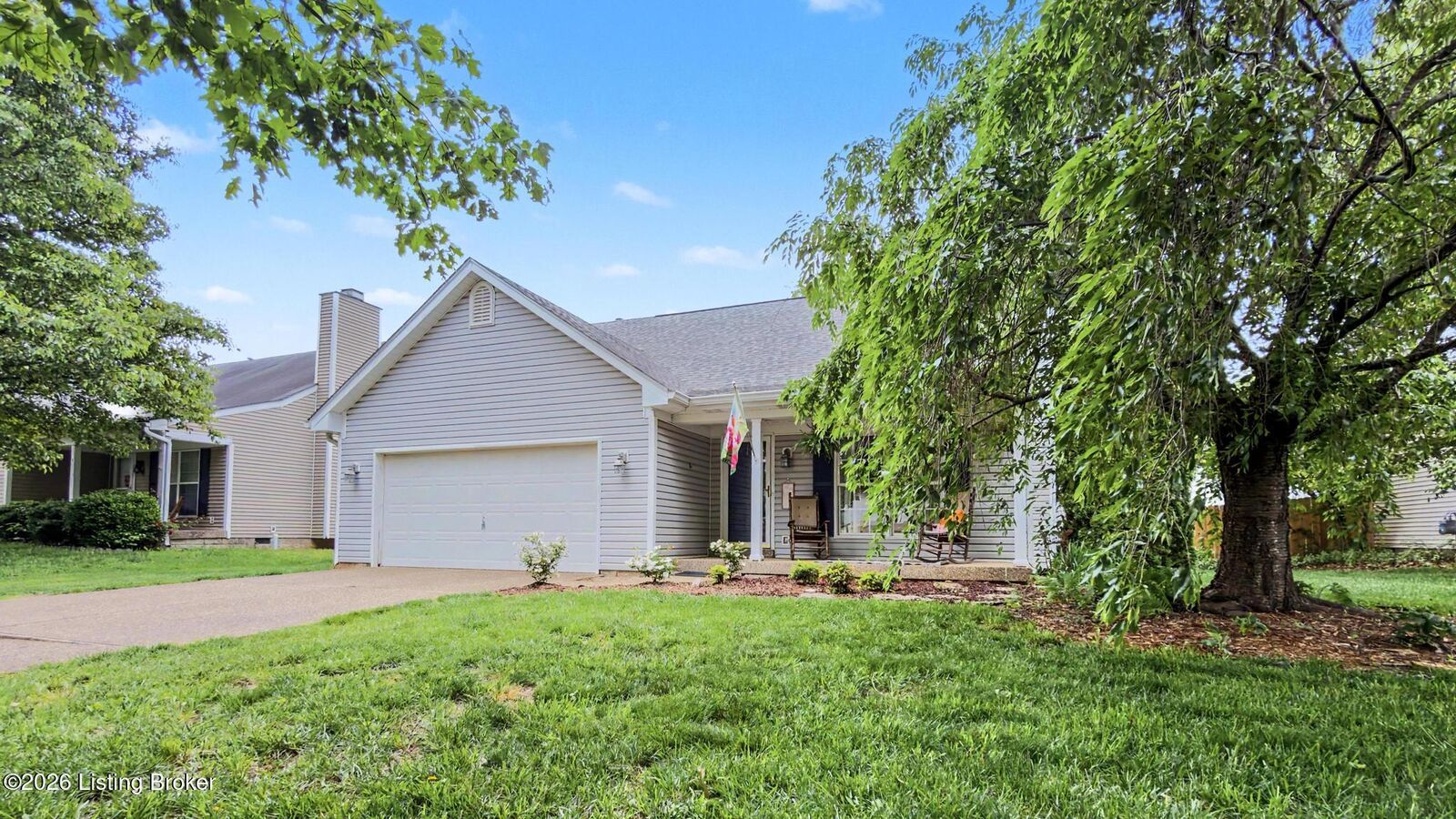 Property Photo:  4908 Oakbrook Dr  KY 40245 