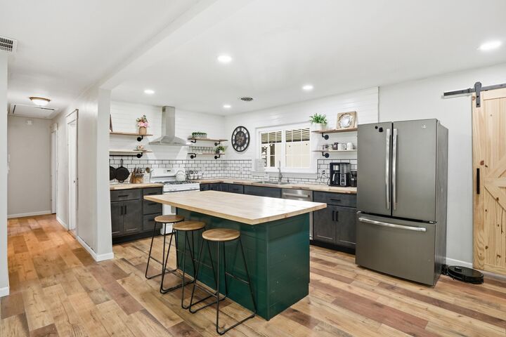 Property Photo: 590 E Oak Hill Road IN 46304