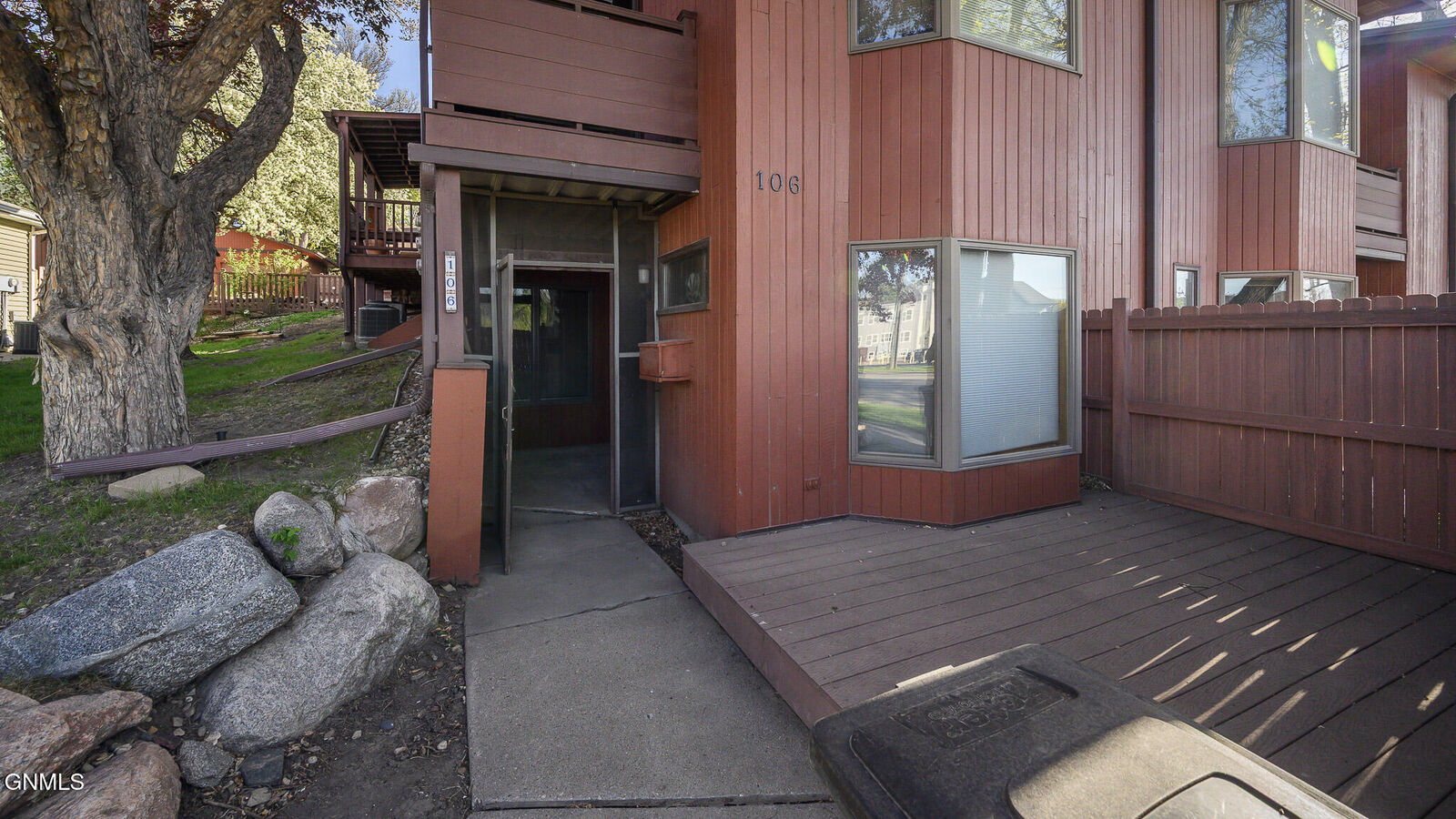 Property Photo:  106 Rosser Avenue  ND 58501 