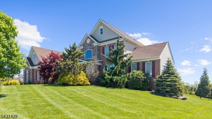 Property Photo:  4 Jacob Ct  NJ 08822 
