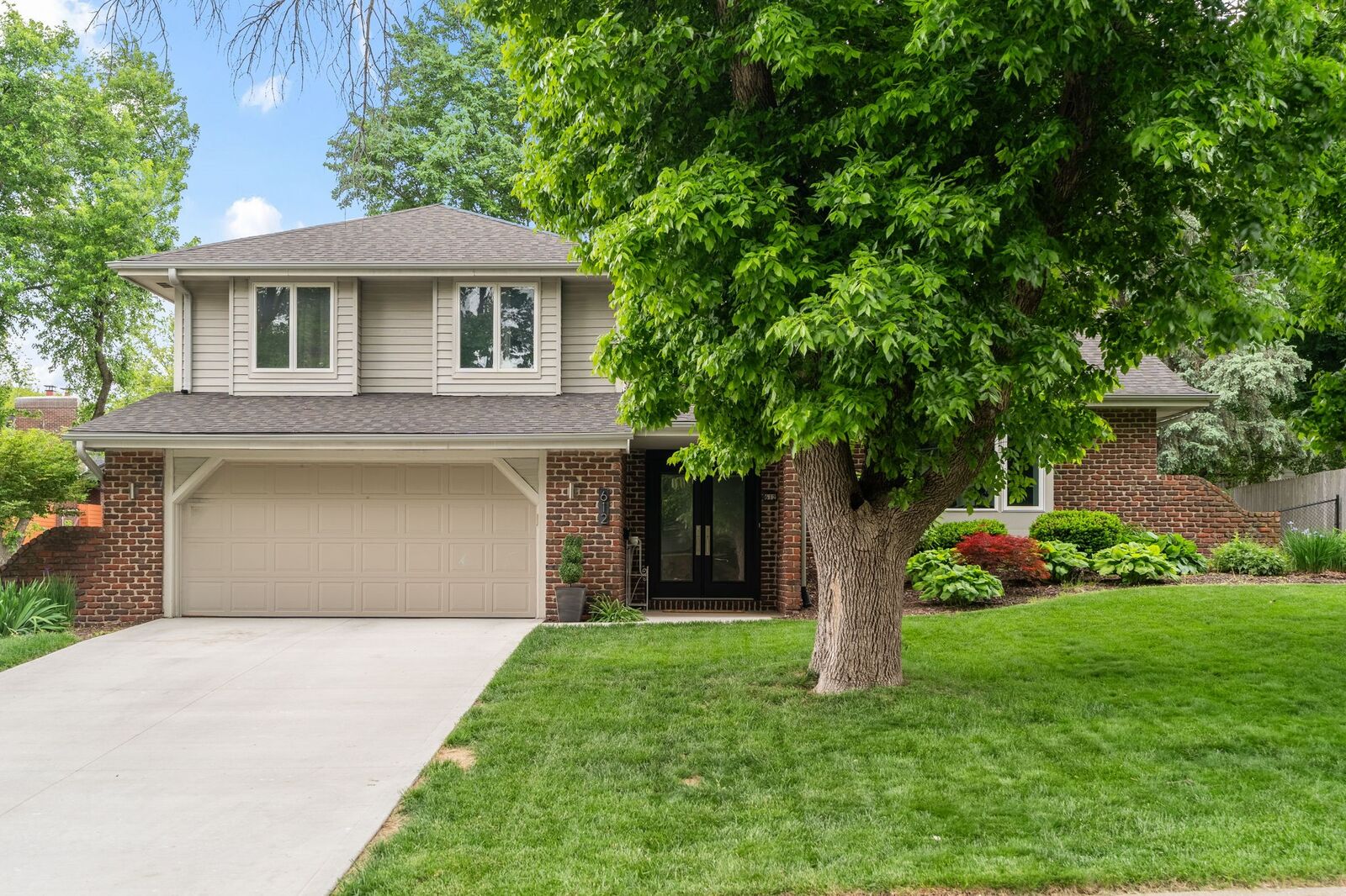 Property Photo:  612 34th Place  IA 50265 