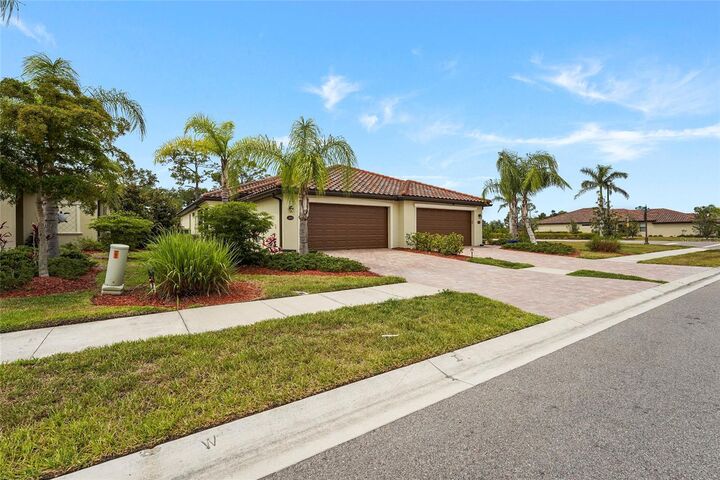 Property Photo: 12055 Amica Loop FL 34293