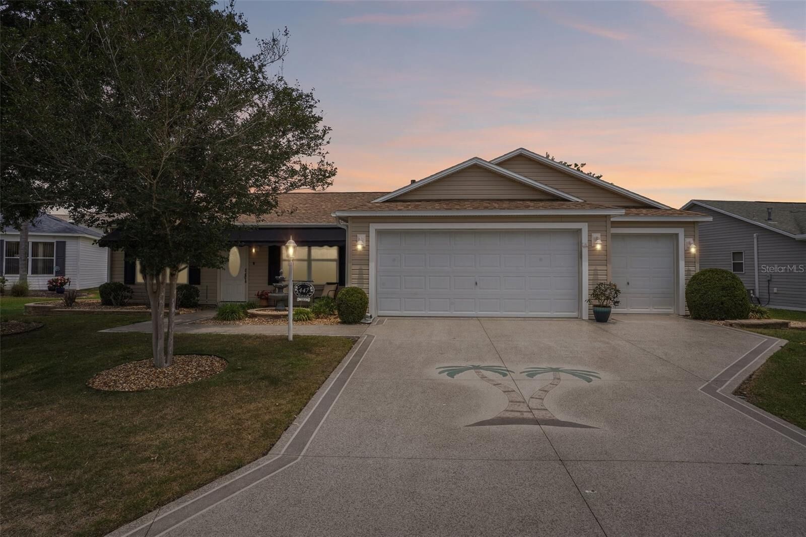 Property Photo:  447 Foster Place  FL 32162 