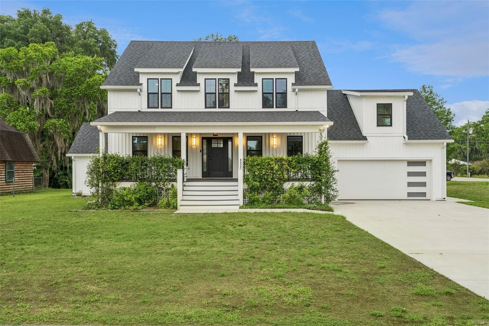 Property Photo: 4777 Cr 306A FL 33538
