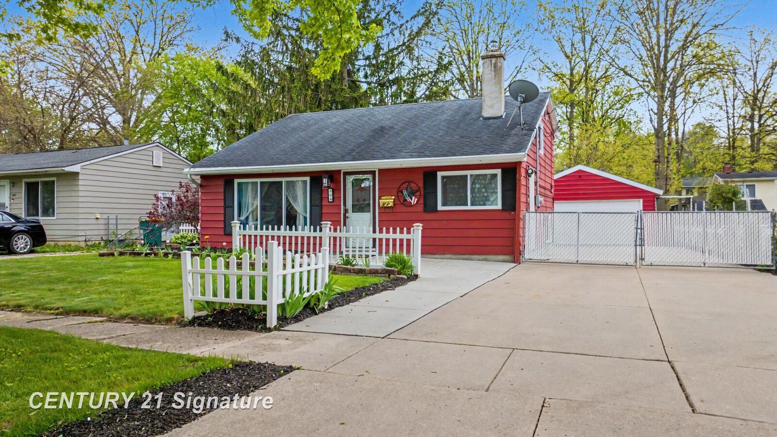 Property Photo:  328 Oak Street  MI 48458 