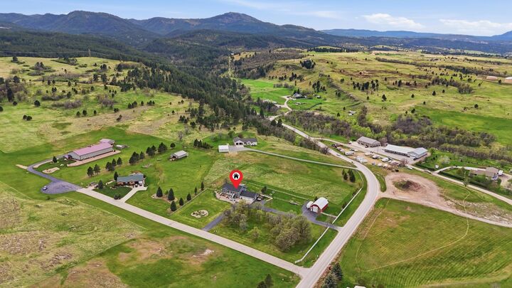 Property Photo:  1605 Arizona Avenue  SD 57783 