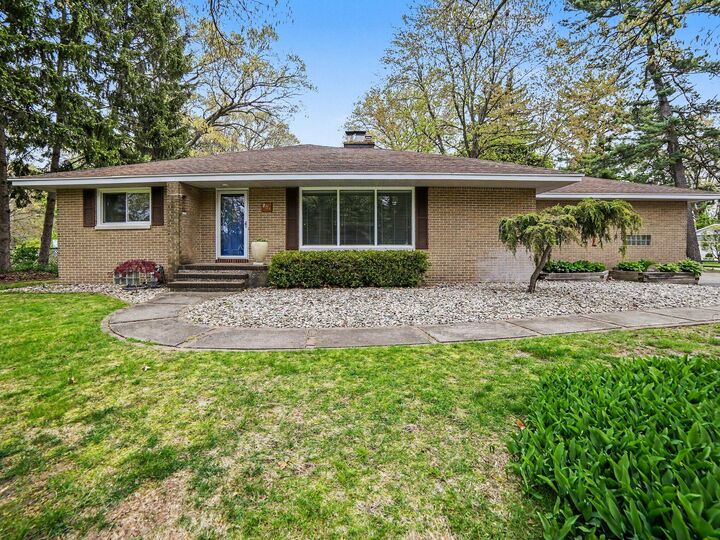 Property Photo:  204 N Fruitport Road  MI 49456 