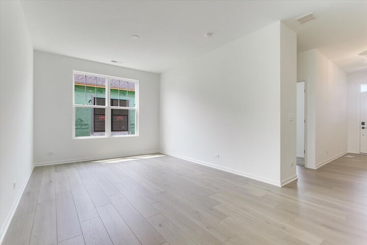 Property Photo:  