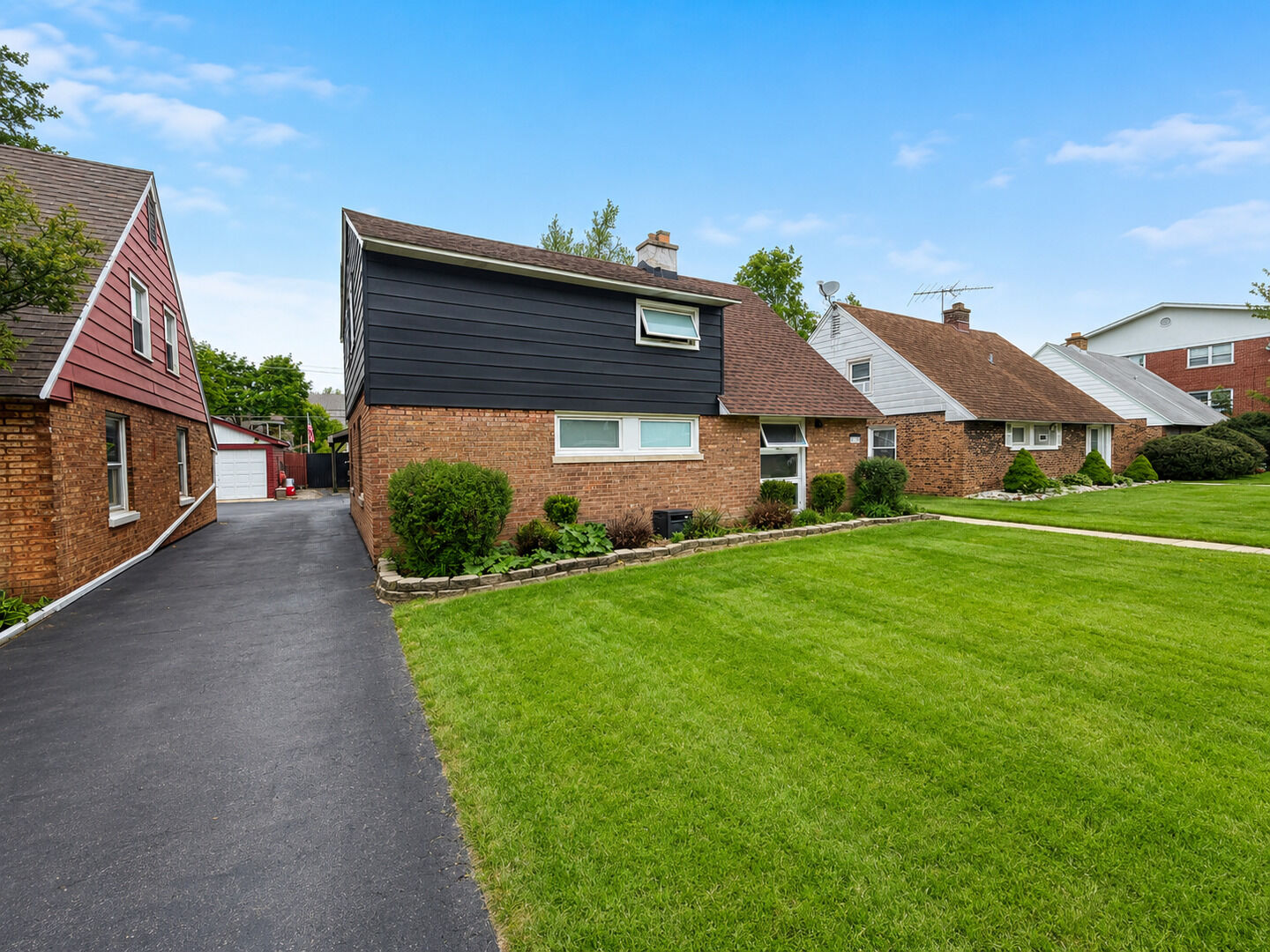 Property Photo:  4316 Elm Avenue  IL 60534 