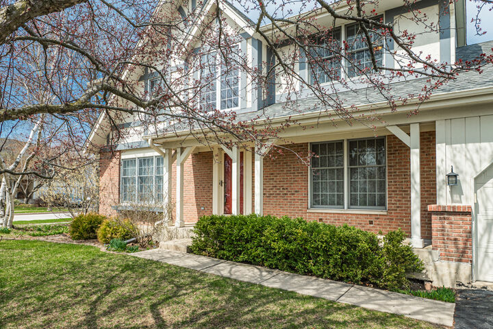 Property Photo:  1404 Halifax Drive  IL 60060 