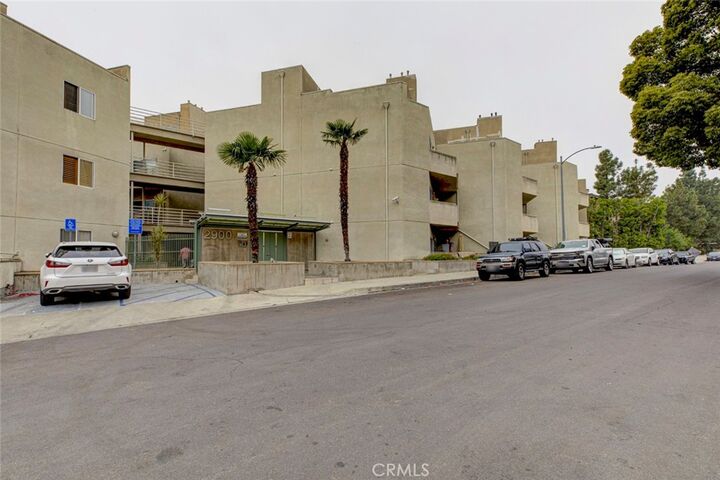 Property Photo:  2900 Fairway Avenue 407  CA 91214 