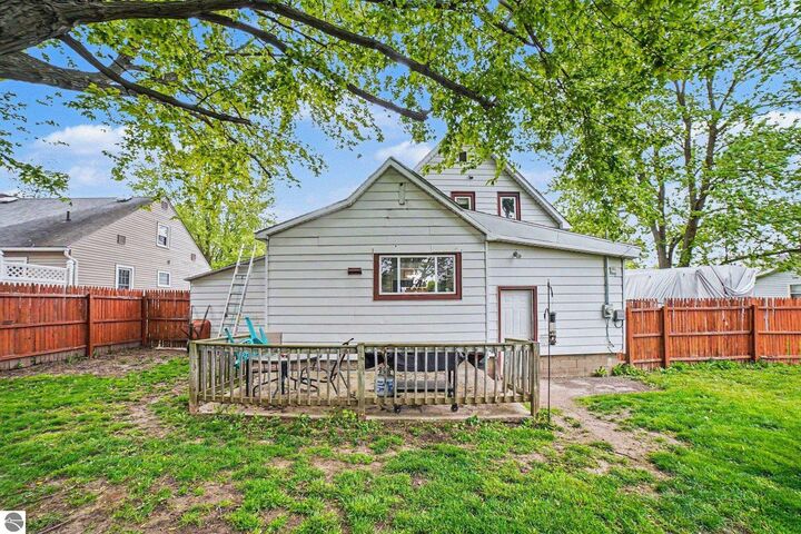 Property Photo:  707 N Republic Avenue  MI 48801 