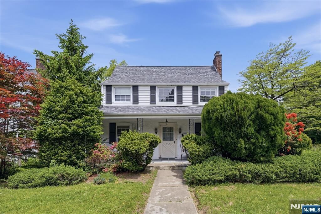 Property Photo:  252 Washington Avenue  NJ 07675 