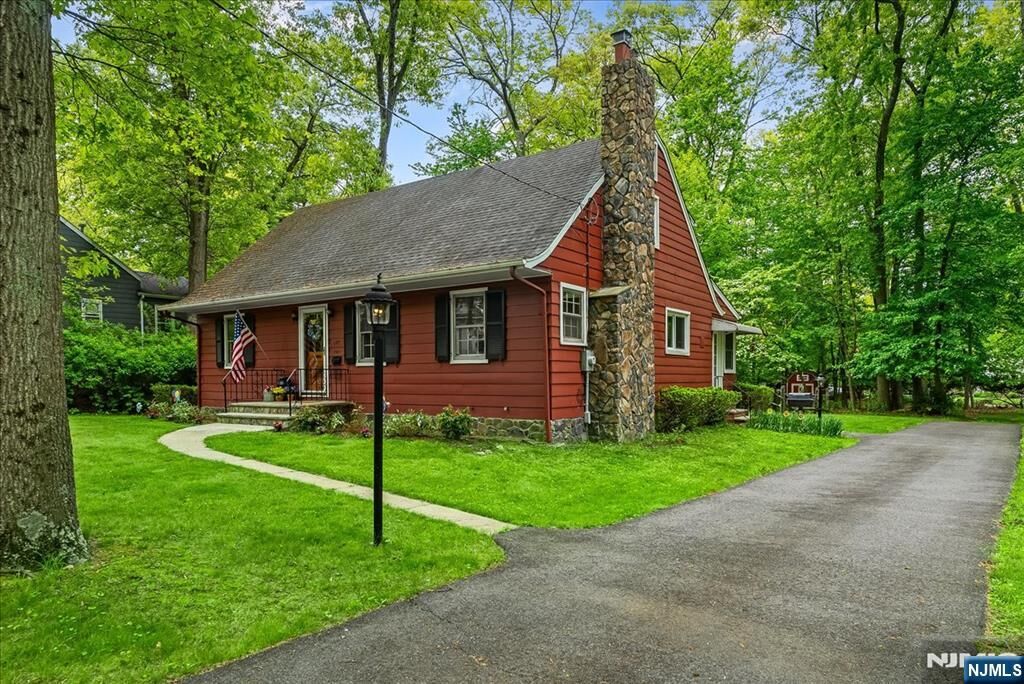 Property Photo:  187 Henry Place  NJ 07481 