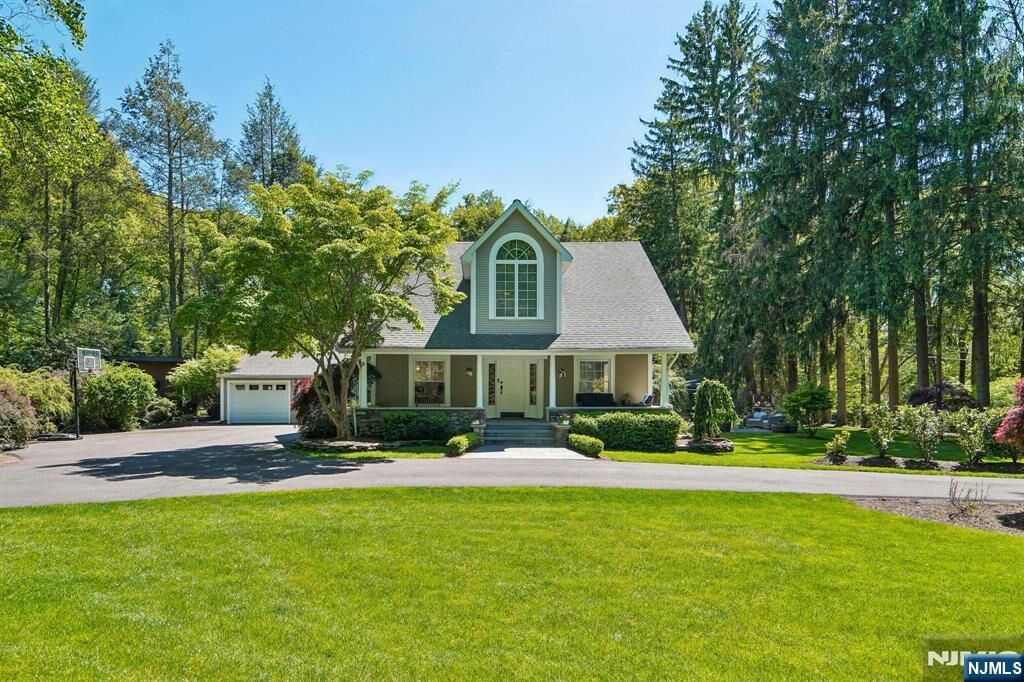 Property Photo:  42 Hillside Avenue  NJ 07458 