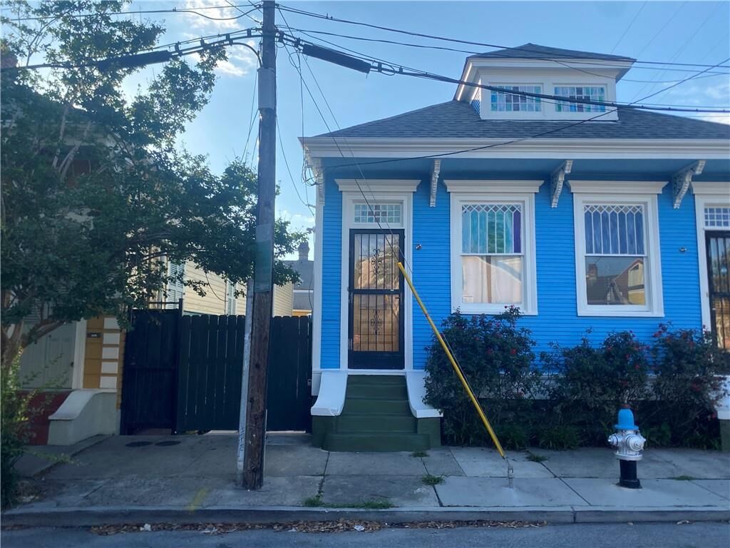 Property Photo:  1433 Dauphine Street  LA 70116 