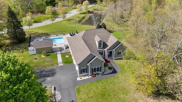 Property Photo: 5 Primrose Lane NH 03079