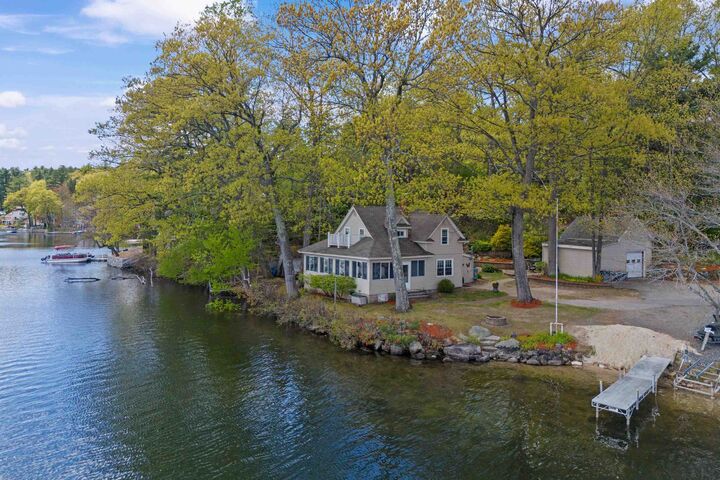 Property Photo:  16 Gardner Road  NH 03087 