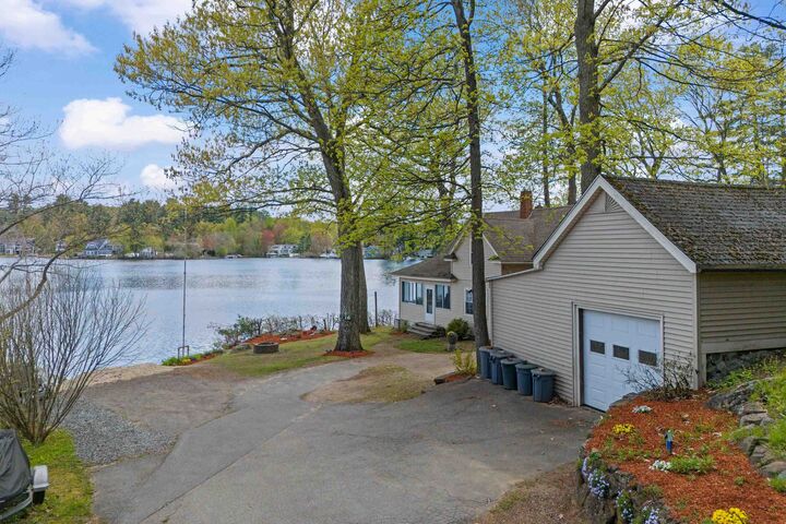 Property Photo:  16 Gardner Road  NH 03087 