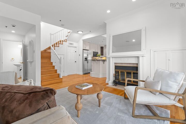 5 1049 South Park Street — photo 1