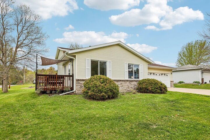 Property Photo:  931 Chestnut Street  MN 55084 