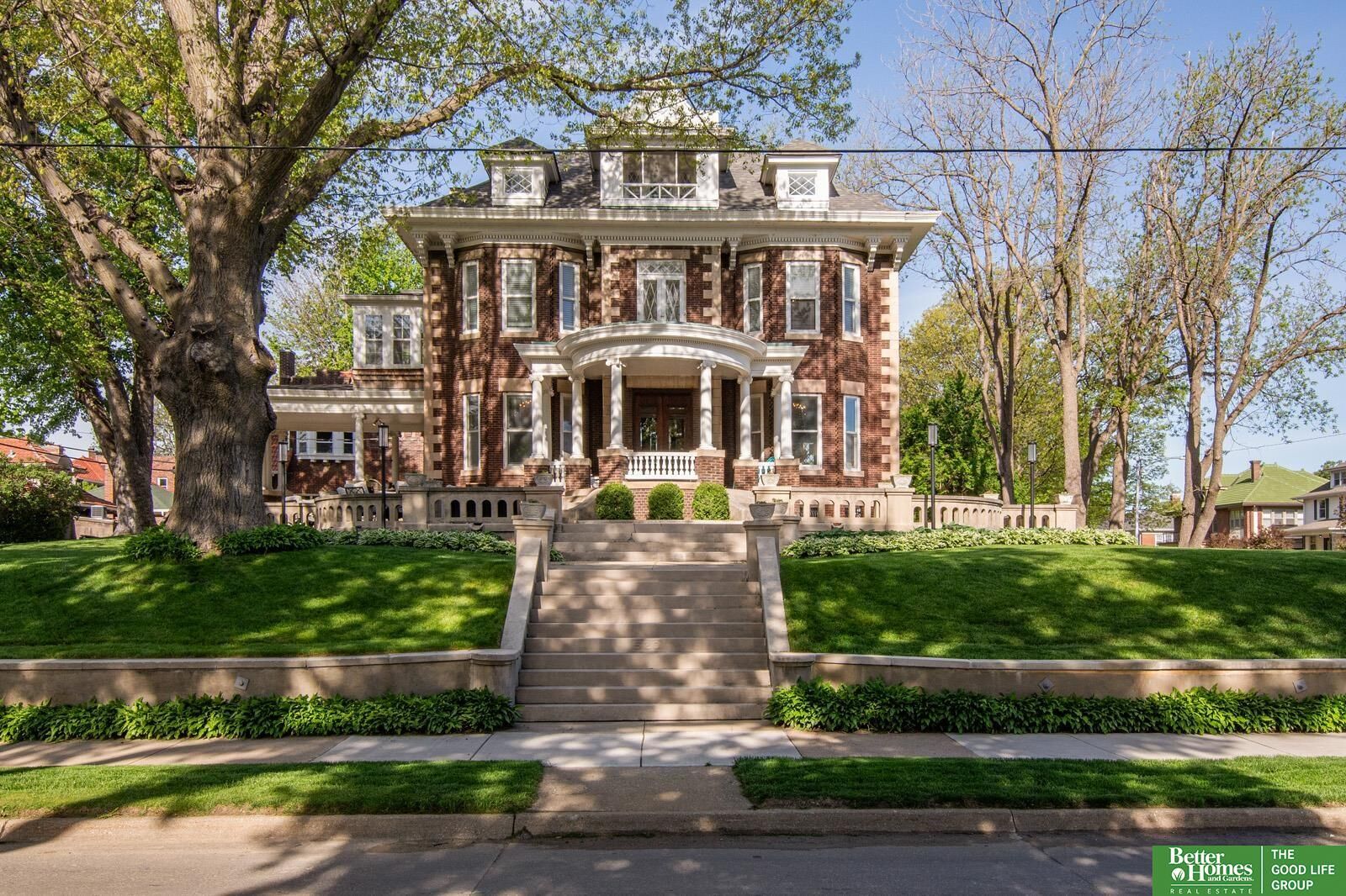 Property Photo:  520 N 38 Street  NE 68131 