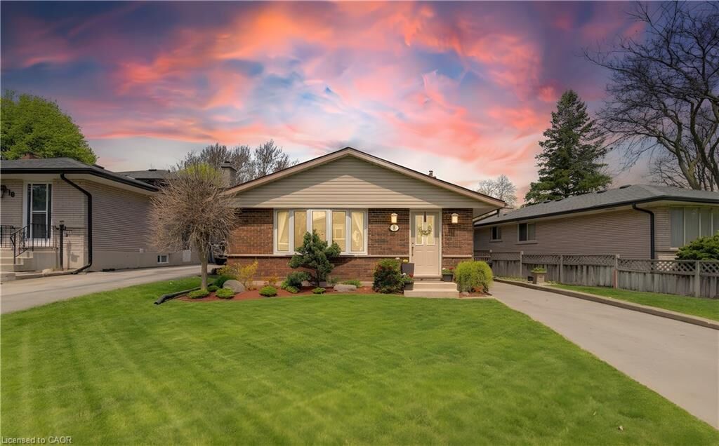 Property Photo:  10 Bosworth Crescent  ON N2E 1Z1 
