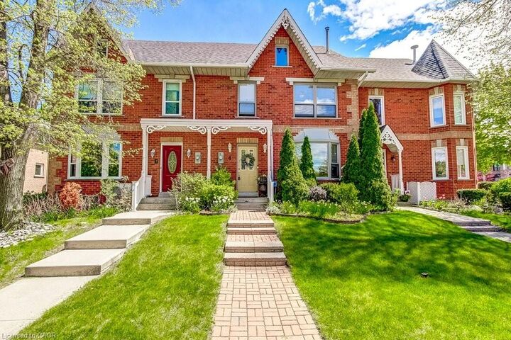 Property Photo:  4 Edgewater Drive  ON L8E 4Z3 