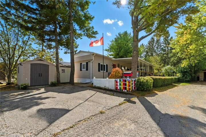 Property Photo:  673 Brant Waterloo Road 518  ON N0B 1E0 