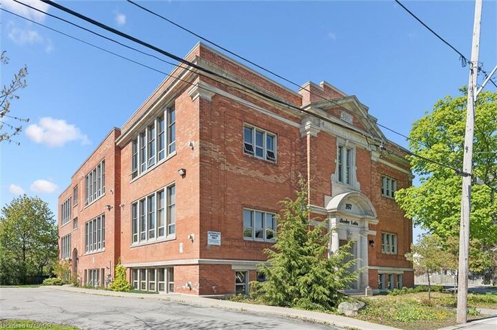 Property Photo:  357 Hunter Street W 36  ON L8P 1S6 
