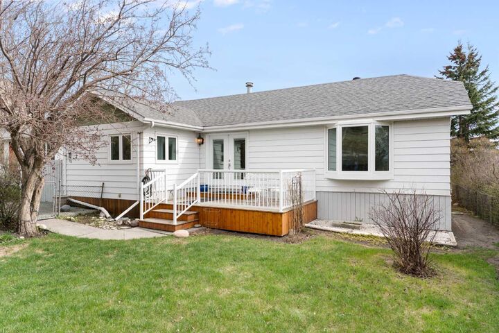 Property Photo:  121 Mountain Street  AB T4C 1Z5 